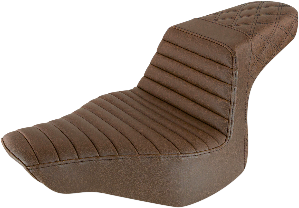 Asiento SADDLEMEN Step-Up - Costuras delanteras Tuck-n-Roll/traseras de celosía - Marrón 813-27-176BR