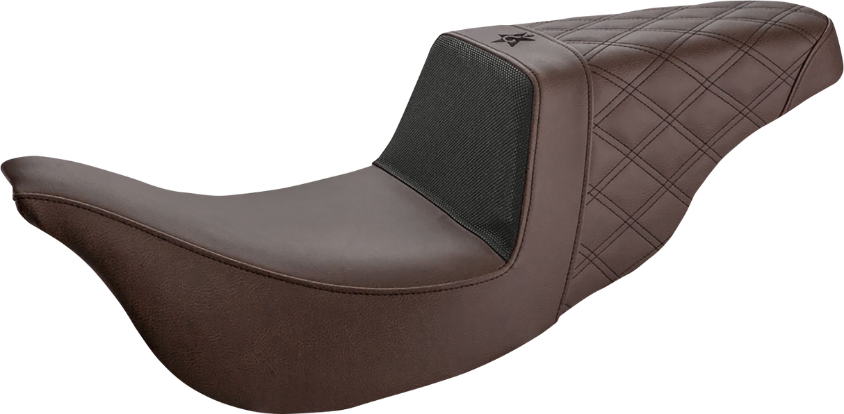 Asiento SADDLEMEN Unknown Industries - Fibra de carbono/Agarre/Costura de celosía trasera - Marrón - FL '08-'23 UN08-07-173BR