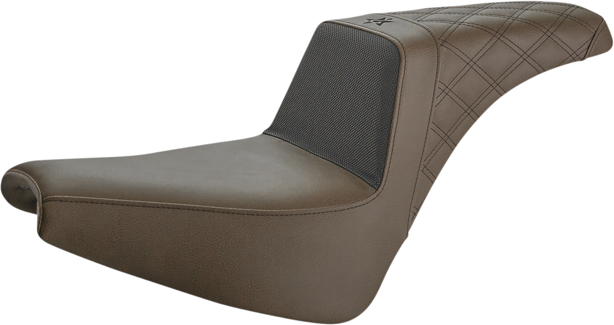 Asiento SADDLEMEN Unknown Industries - Delantero de fibra de carbono/agarre negro lumbar/trasero con costura de celosía - FX '18-'23 UN18-30-173BR