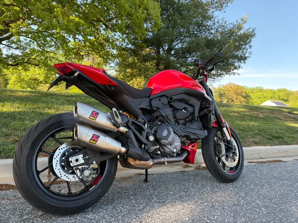 Silenciador AKRAPOVIC Slip-On Line - Titanio Ducati Monster 937 / Plus 2022-2023 S-D9SO17-HCQT 1811-4271