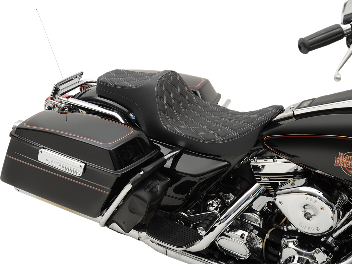 Asiento Predator III de DRAG SPECIALTIES - Doble diamante - Costuras plateadas FIT 99-07 FLHR, 06-07 FLHX 0801-1130