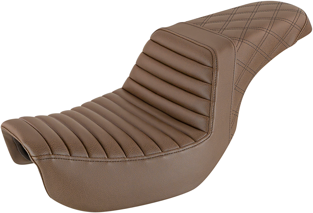 Asiento SADDLEMEN Step-Up - Delantero Tuck-n-Roll/Trasero Lattice Stitch - Marrón 818-30-176BR
