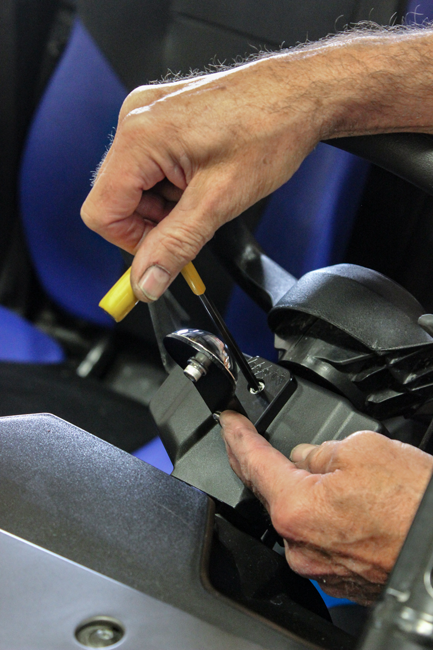 Soporte KLOCK WERKS para teléfono y columna de dirección Talon KWD-05-0566