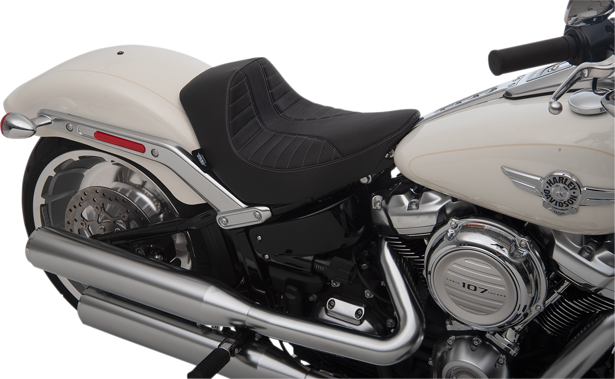 Asiento EZ-Solo de DRAG SPECIALTIES - Costura de escorpión - Hilo plateado - Vinilo - FLFB/S '18-'22 ACT EZ-ON MOUNT STYLE 0802-1186
