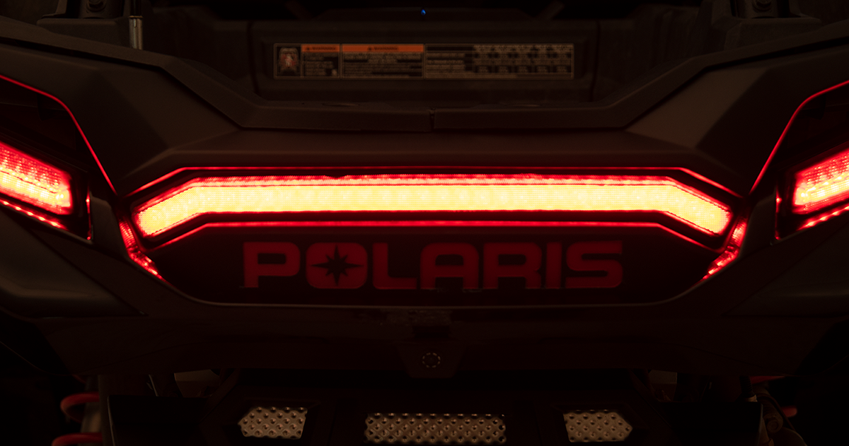 Luz trasera central LED MOOSE UTILITY - Polaris - Roja 100-3391-PU