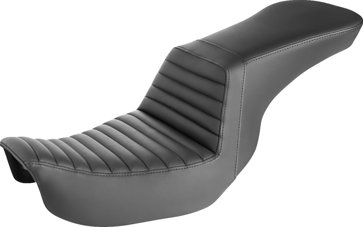 Asiento SADDLEMEN Step-Up - Delantero Tuck-n-Roll - Negro - Dyna 806-04-191 