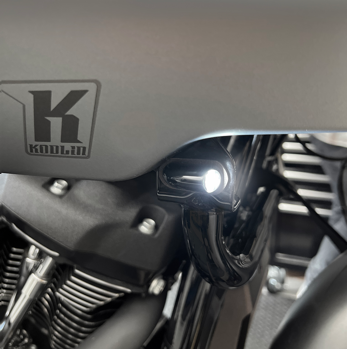 Intermitente de marcha/giro para motocicleta KODLIN - Negro Softail Low Rider ST FXLRST 2022-2023 K68532 