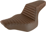 Asiento SADDLEMEN Step-Up - Costuras delanteras Tuck-n-Roll/traseras de celosía - Marrón 813-27-176BR 