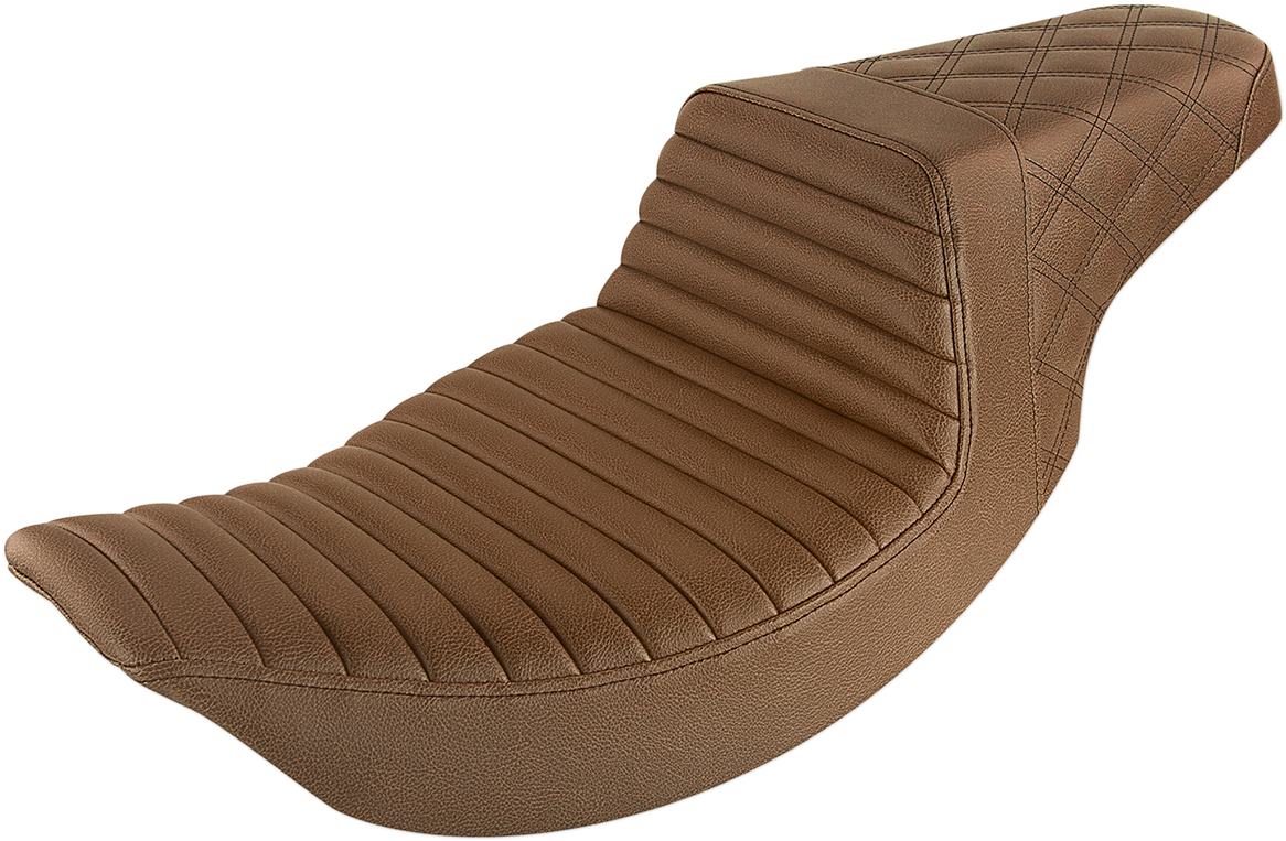 Asiento SADDLEMEN Step-Up - Delantero Tuck-n-Roll/Trasero Lattice Stitch - Marrón 897-06-176BR