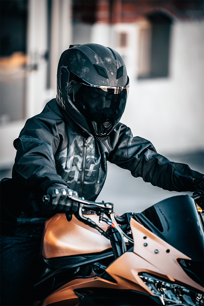 ICON Airflite™ Motorcycle Helmet - Demo - MIPS® - Black