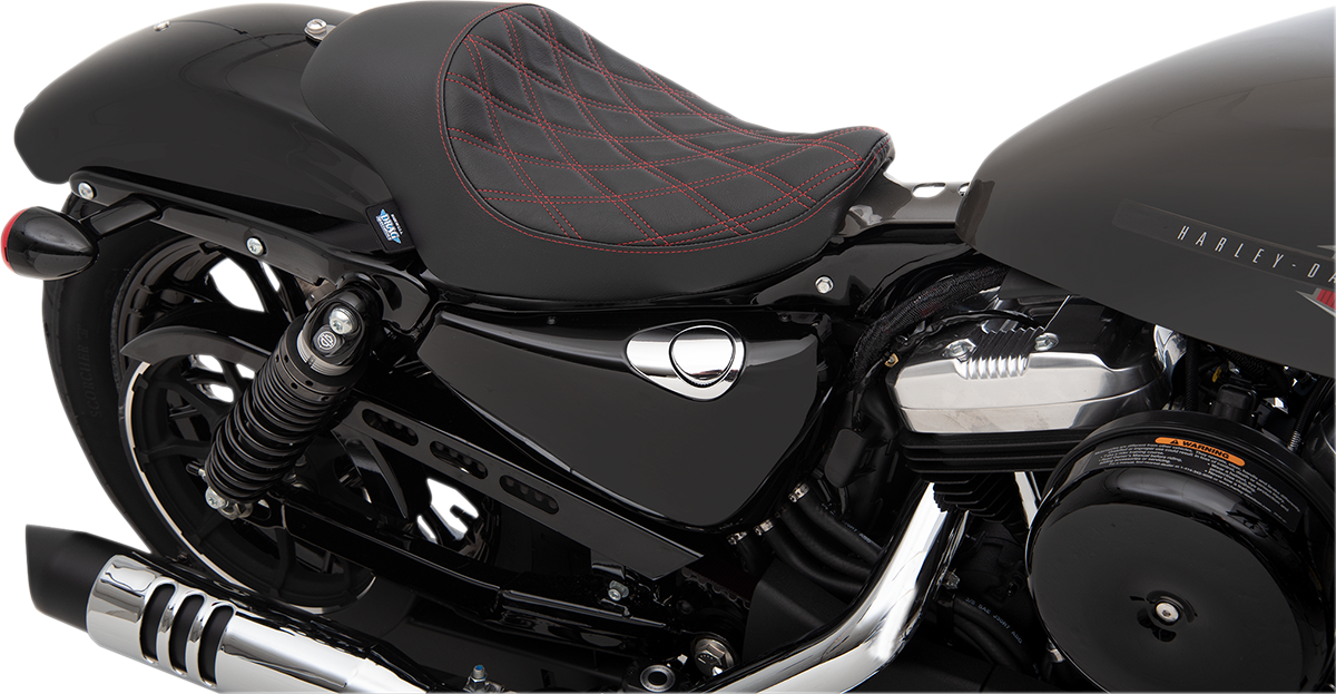 Asiento DRAG SPECIALTIES - 3/4 Solo - Doble Diamante - Negro con Costuras Rojas - '04-'22 XL 0804-0746 
