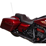 Asiento Predator 1Up de DRAG SPECIALTIES - Vinilo - Costuras rojas de doble diamante - FLH '08-'23 0801-1491 