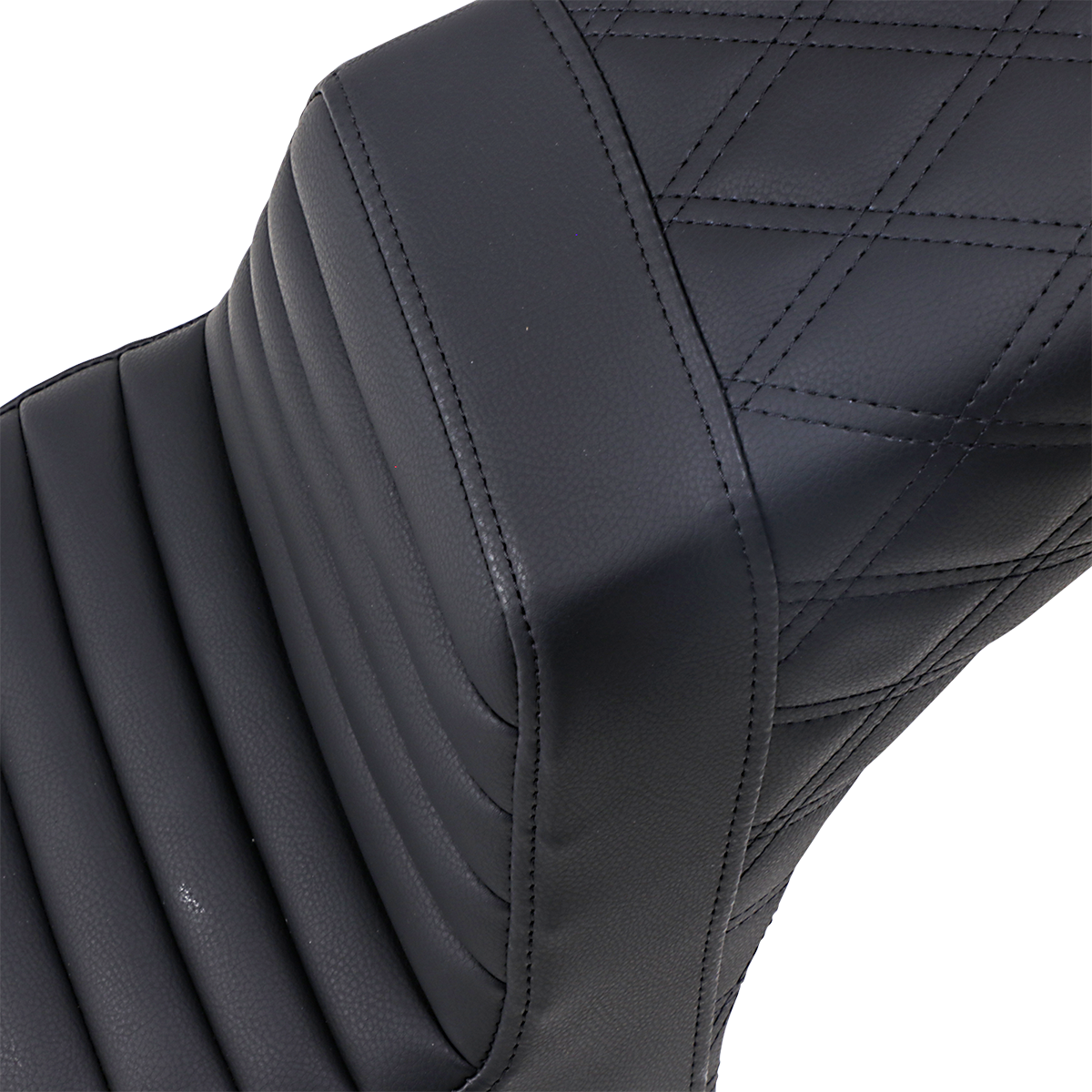 Asiento SADDLEMEN Step Up - Costuras delanteras Tuck-n-Roll/traseras de celosía - Negro I18-33-176 