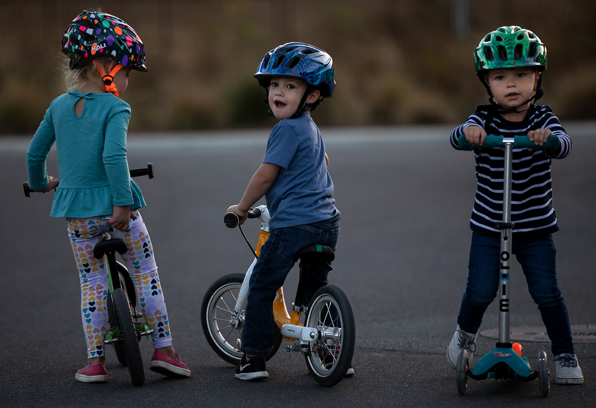 Casco de bicicleta infantil con iluminación KALI Chakra - Jungla - Azul brillante - Pequeño 221022225 