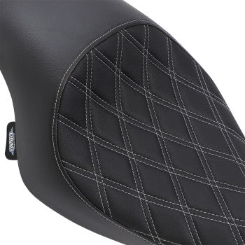 Asiento DRAG SPECIALTIES - 3/4 Solo - Doble Diamante - Negro con Costuras Plateadas - '04-'22 XL SIN PARACHOQUES DE GOMA 0804-0745 