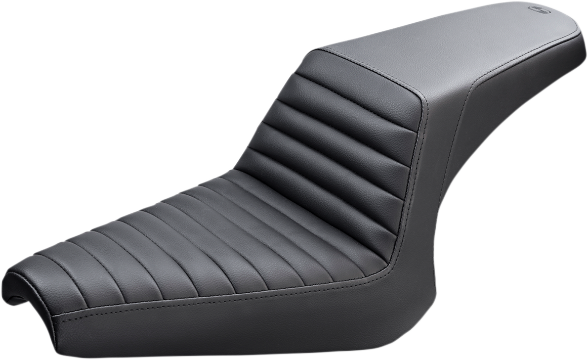 Asiento SADDLEMEN Step Up - Delantero Tuck-n-Roll - Negro Y13-16-171 
