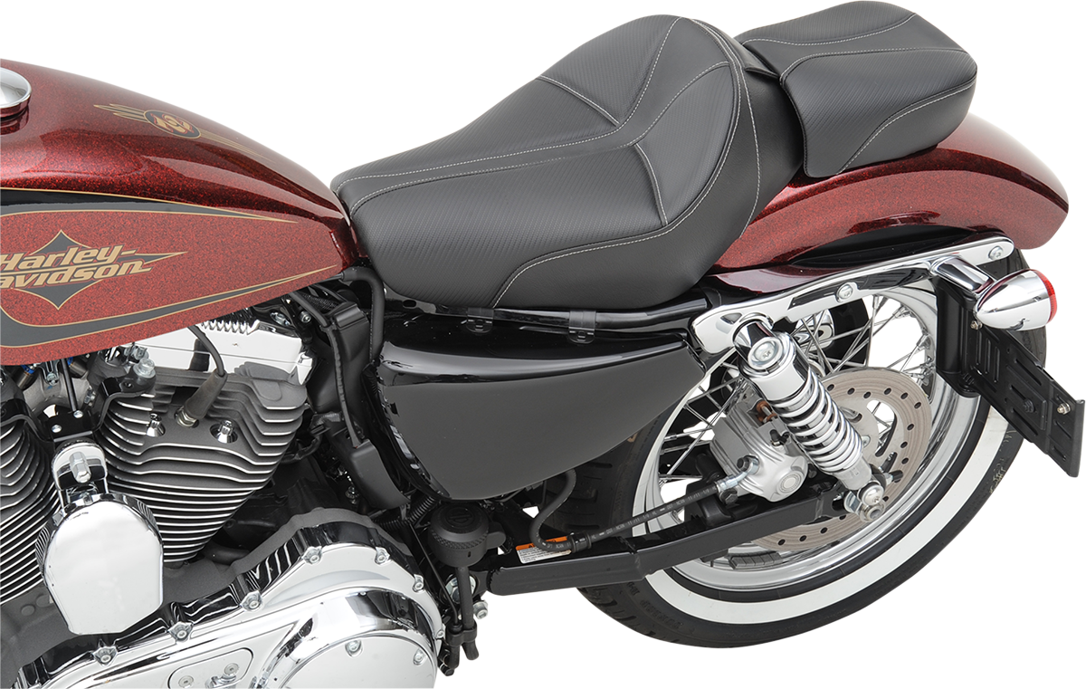 Almohadilla para pasajero SADDLEMEN Dominator - Alcance estándar - Negra con costuras grises 807-03-0162 