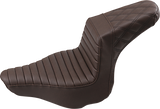 Asiento SADDLEMEN Step-Up - Costuras delanteras Tuck-n-Roll/traseras de celosía - Marrón 813-27-176BR 