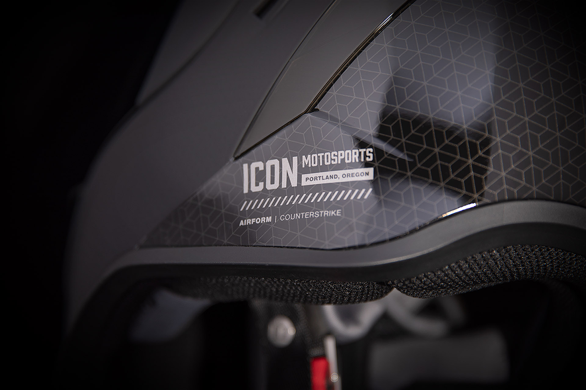 ICON Airform™ Motorcycle Helmet - Counterstrike - MIPS® - Black