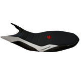 Funda de asiento Tappezzeria Italia TPZ Ultragrip para Ducati Hypermotard 821 939 2013-2018 en blanco