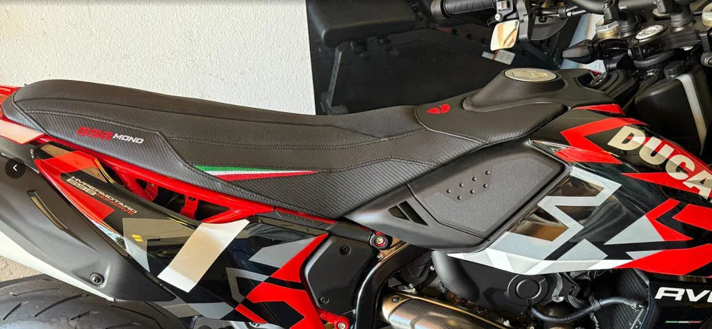 Ducati Hypermotard 698 Mono 2024-2026 Seat Cover Tappezzeria Italia TPZ Comfort Ultragrip in Italy Flag