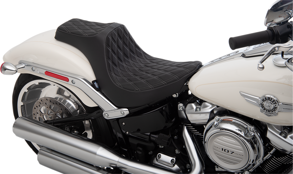 Asiento Predator III de DRAG SPECIALTIES - Doble diamante - Costuras plateadas - FLFB/S '18-'22 0802-1189