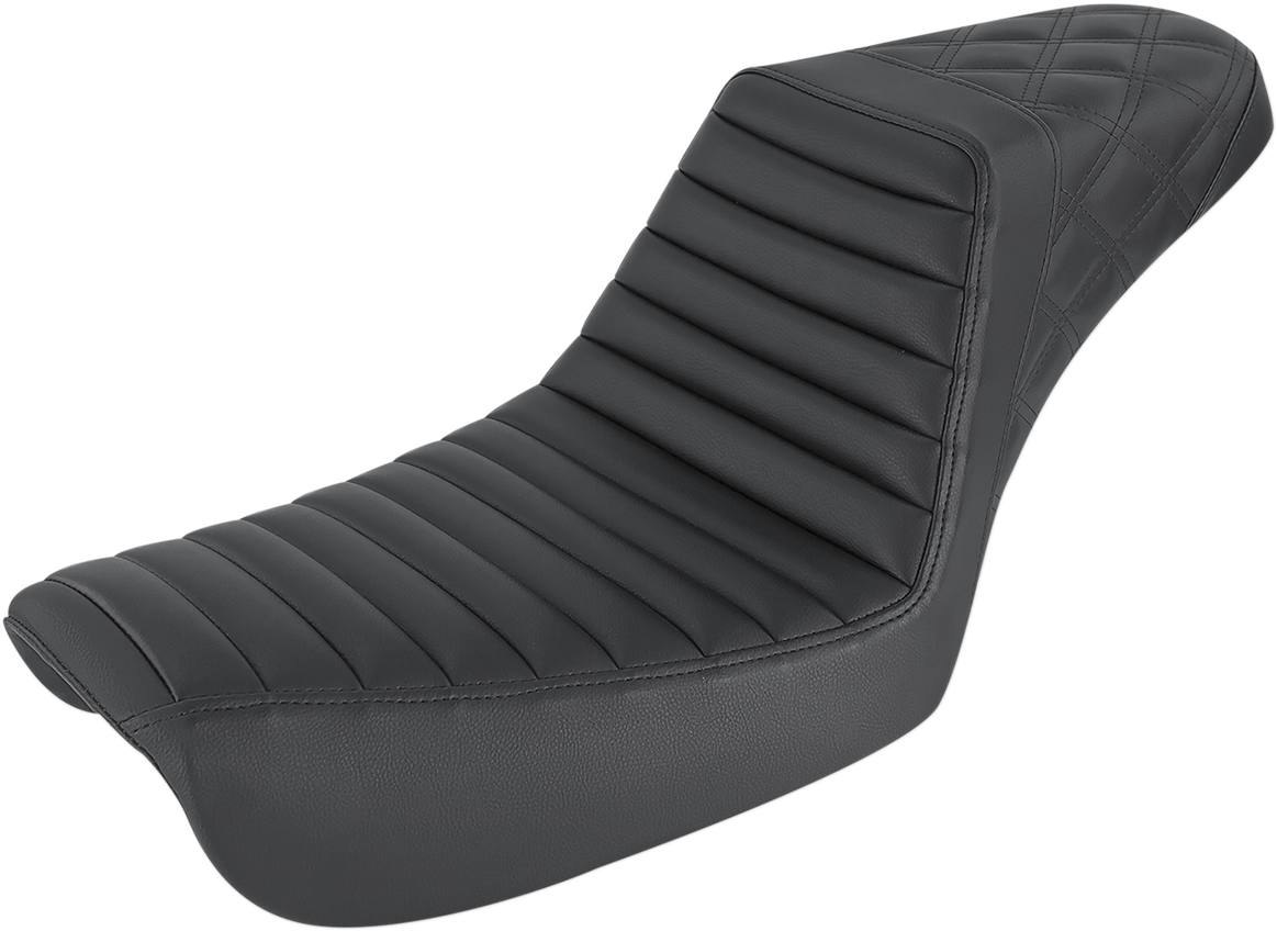 Asiento SADDLEMEN Step-Up - Delantero Tuck-n-Roll/Trasero Lattice Stitch - Negro - FXD 804-04-176 