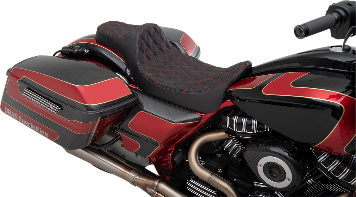 Asiento Predator III de DRAG SPECIALTIES - Extendido - Doble diamante - Costuras rojas - FL '08-'22 0801-1262